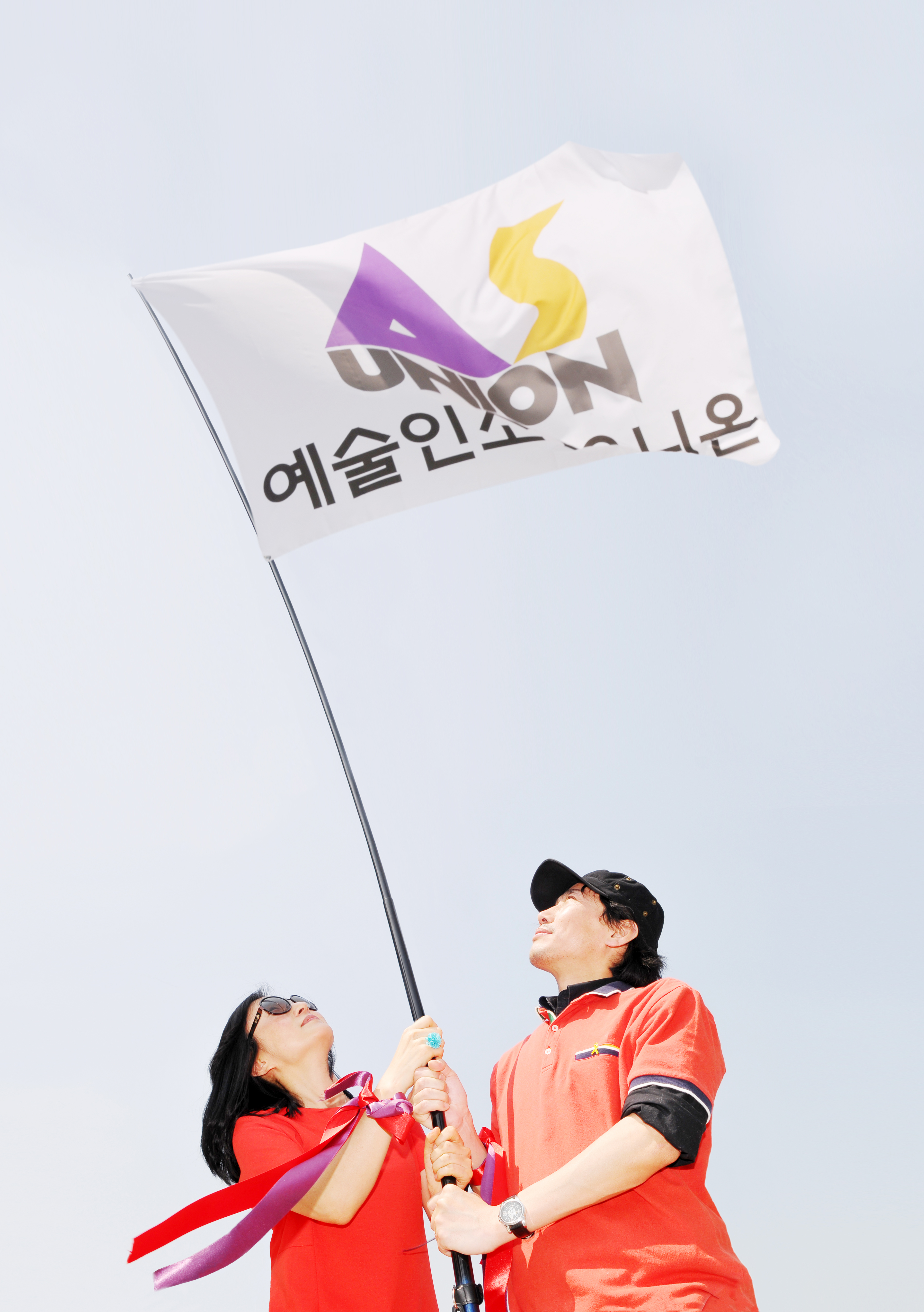 사진 2-2015년 노동절 예술인 소셜 유니온 발족식에서 공동위원장 나도원과 이선옥.jpg